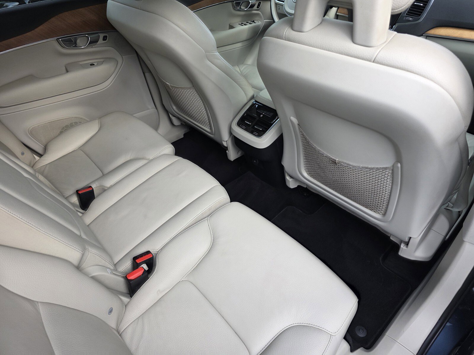 Used 2022 Denim Blue Metallic Volvo Momentum image 26