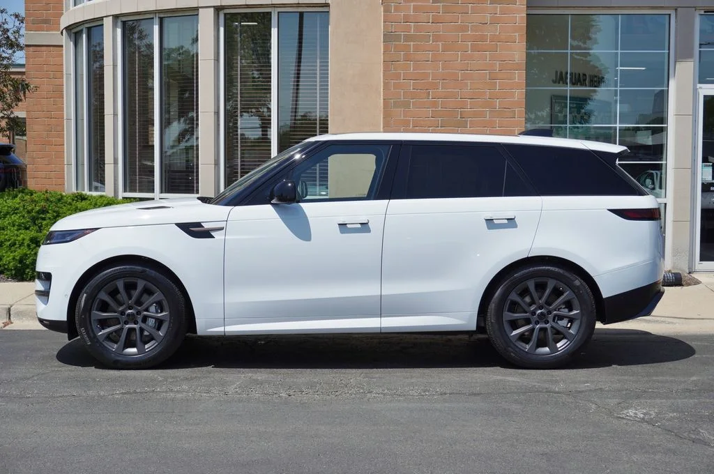 New 2026 Fuji White Land Rover SE image 2