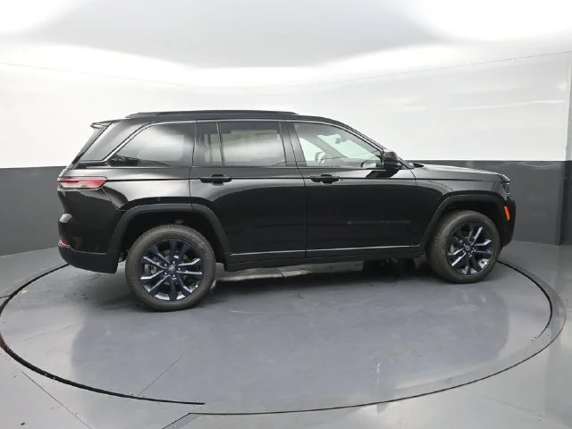 New 2026 Diamond Black Crystal Pearl-Coat Exterior Paint Jeep  image 9