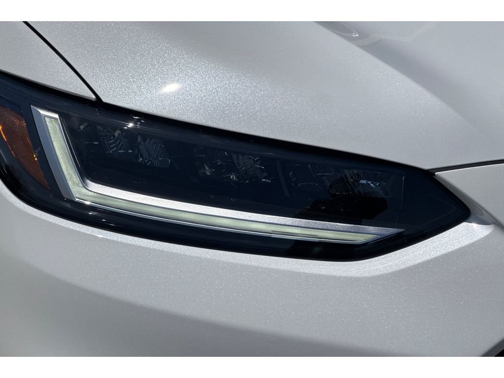 New 2027 Platinum White Pearl Honda LX image 30