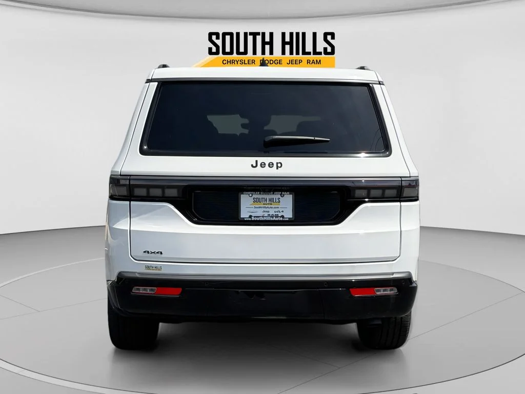 New 2026 Bright White Clear-Coat Exterior Paint Jeep Limited Altitude image 4