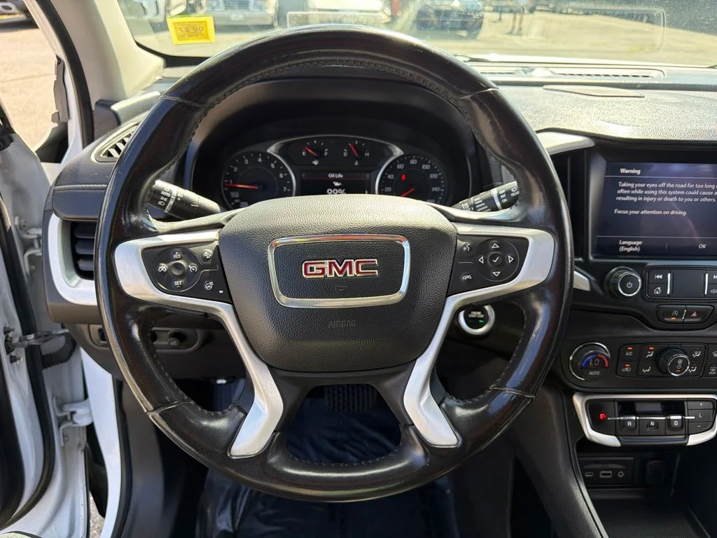 Used 2022 White GMC SLT image 38