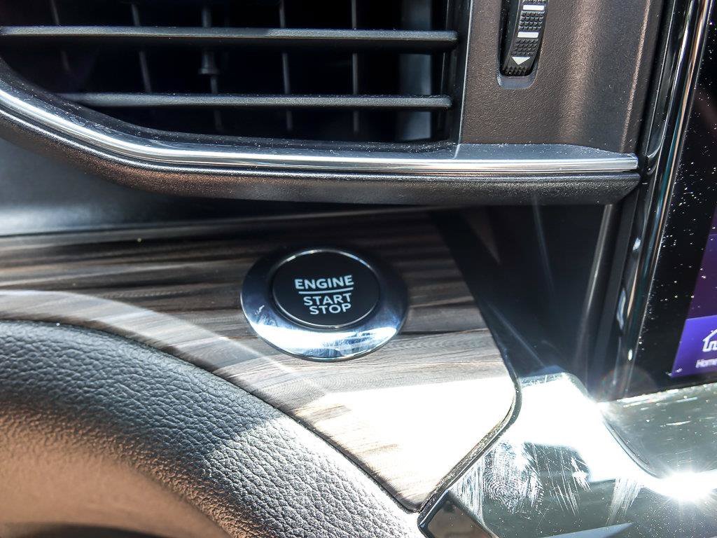Used 2023 Silver Metallic Ford Limited image 14