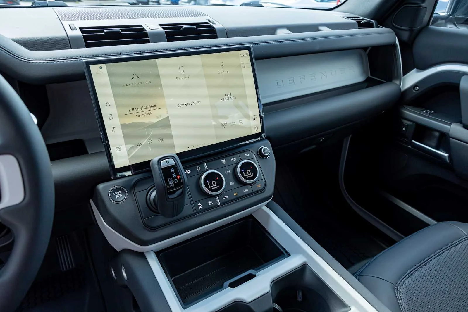 New 2026 Fuji White Land Rover S image 18