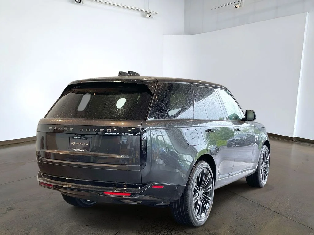 New 2026 Carpathian Grey Land Rover SE image 4