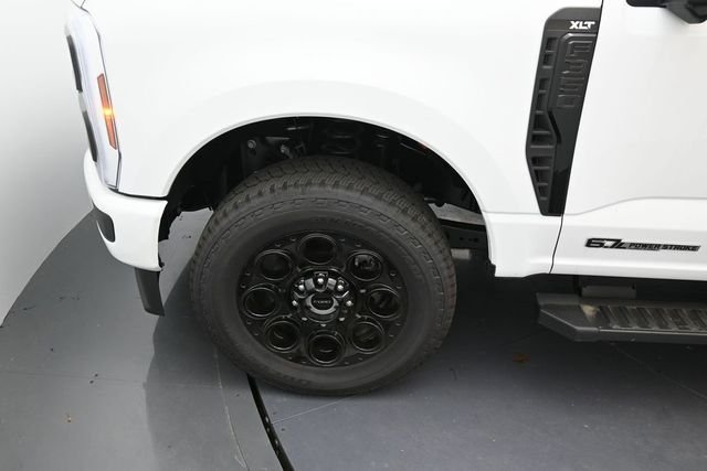 New 2026 Oxford White Ford F-350® XLT image 9