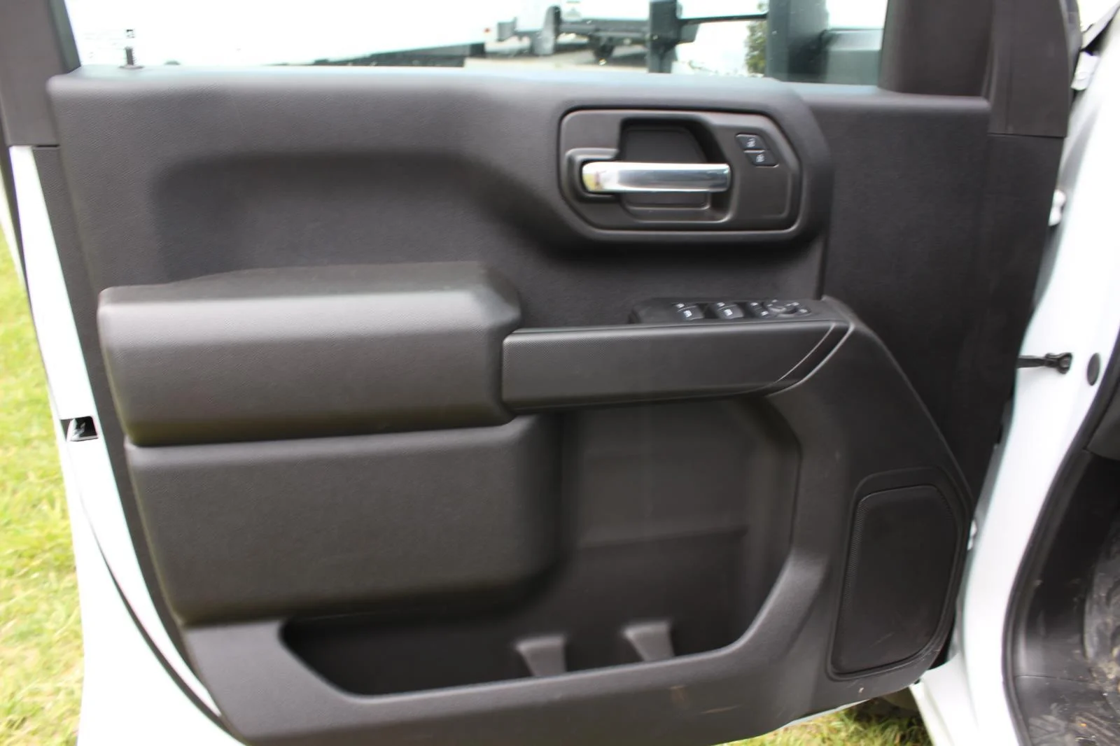 New 2025 Summit White GMC Pro image 17