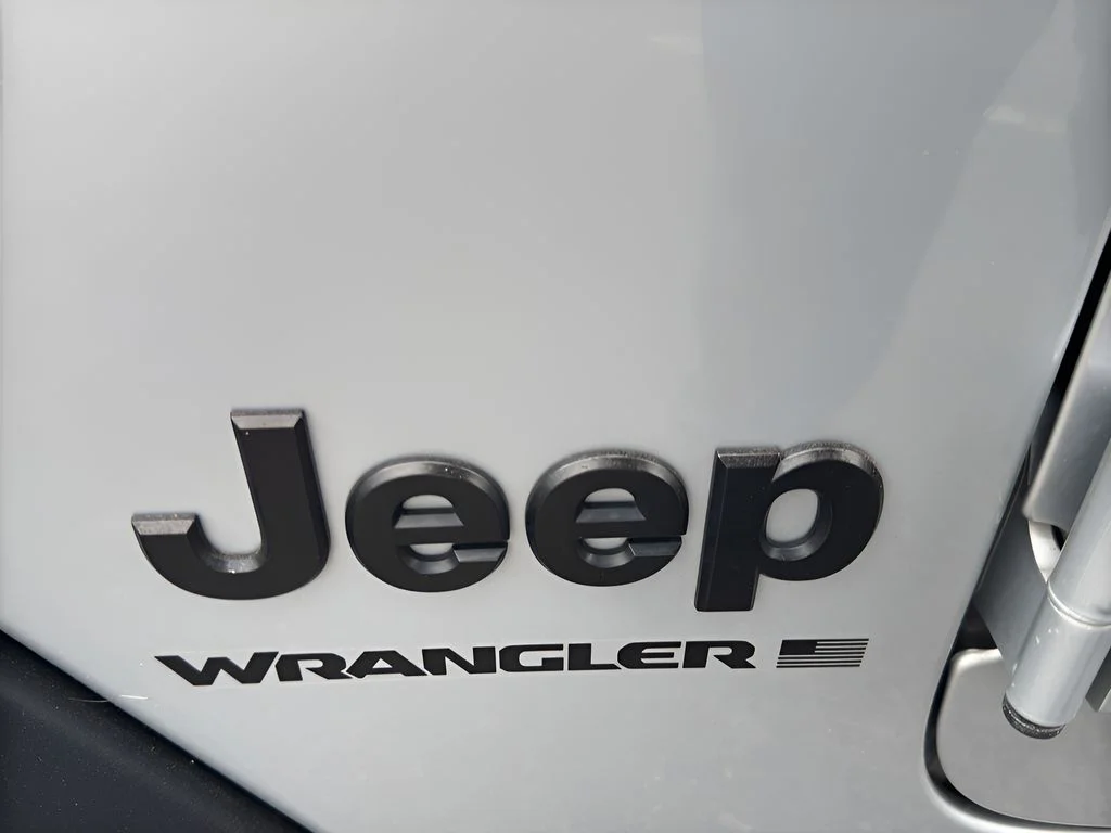 Used 2024 Silver Zynith Clearcoat Jeep Sport S image 39