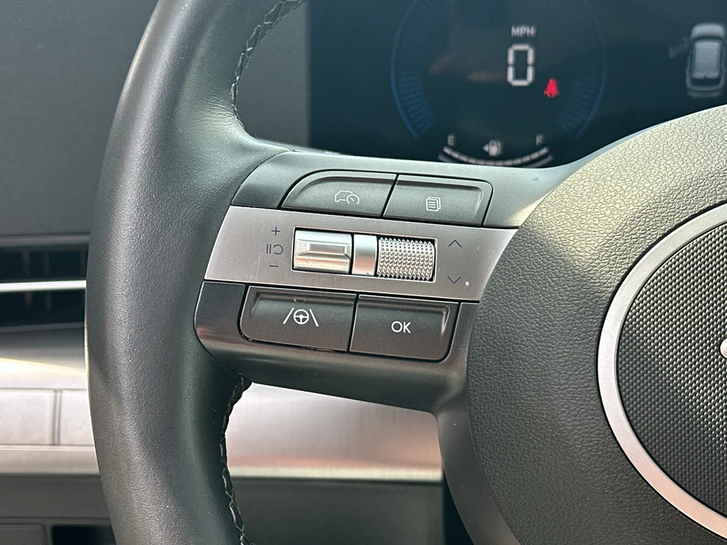 Used 2025 Cyber Gray Metallic Hyundai SEL image 14