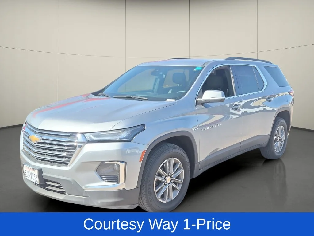 Used 2023 STERLING GRAY METALLIC Chevrolet LT Cloth image 4