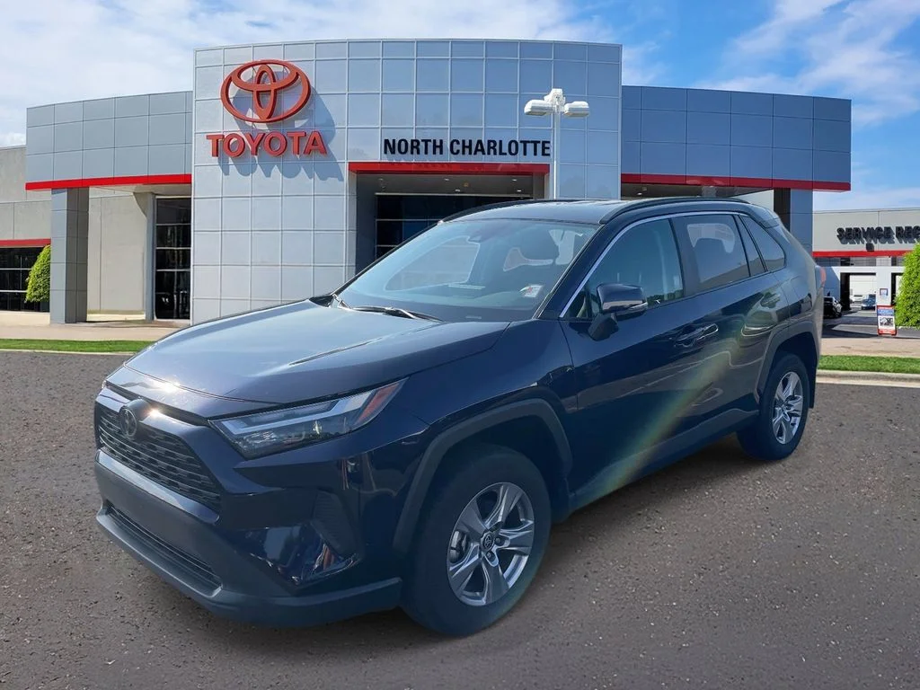 Used 2025  Toyota XLE image 5