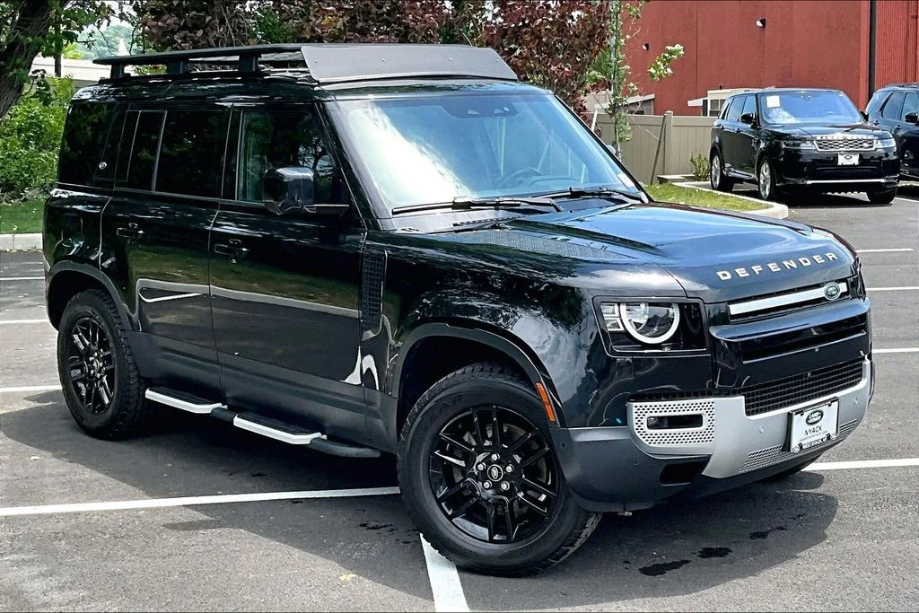 Used 2023 Santorini Black Metallic Land Rover Standard image 11