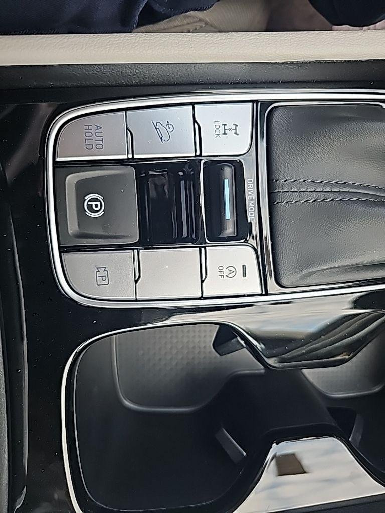 New 2026 White Hyundai SEL AWD image 21