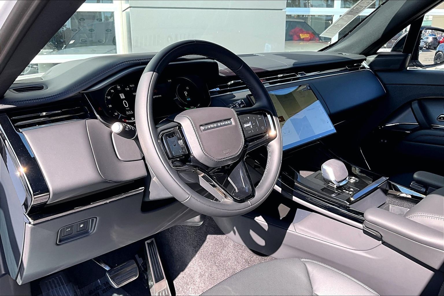 New 2026 Ostuni Pearl White Land Rover Dynamic SE image 6