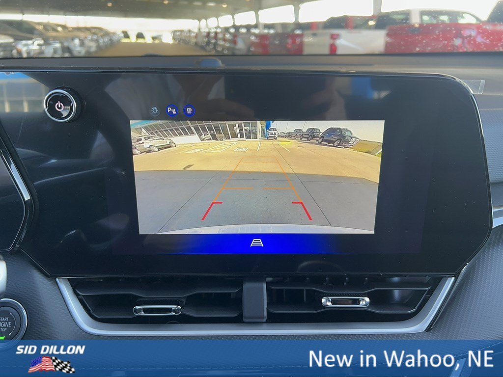 New 2027 Summit White Chevrolet LT image 15