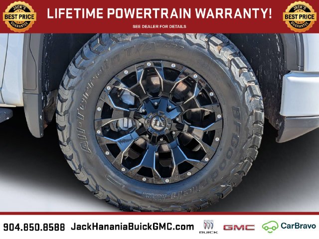 Used 2025 White GMC AT4 image 11