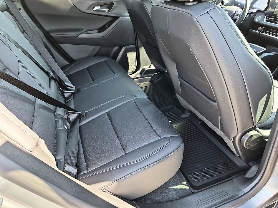 New 2027 Sterling Gray Metallic Chevrolet LT image 32
