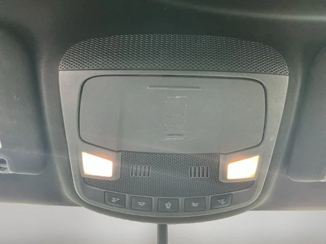 Used 2017 Magnetic Gray Metallic Lincoln Premiere image 12