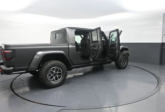 New 2026 Granite Crystal Metallic Clearcoat Jeep Shadow Ops image 36