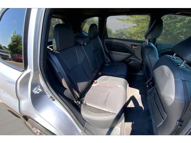 New 2026 ICE SILVER METALLIC Subaru Touring image 10