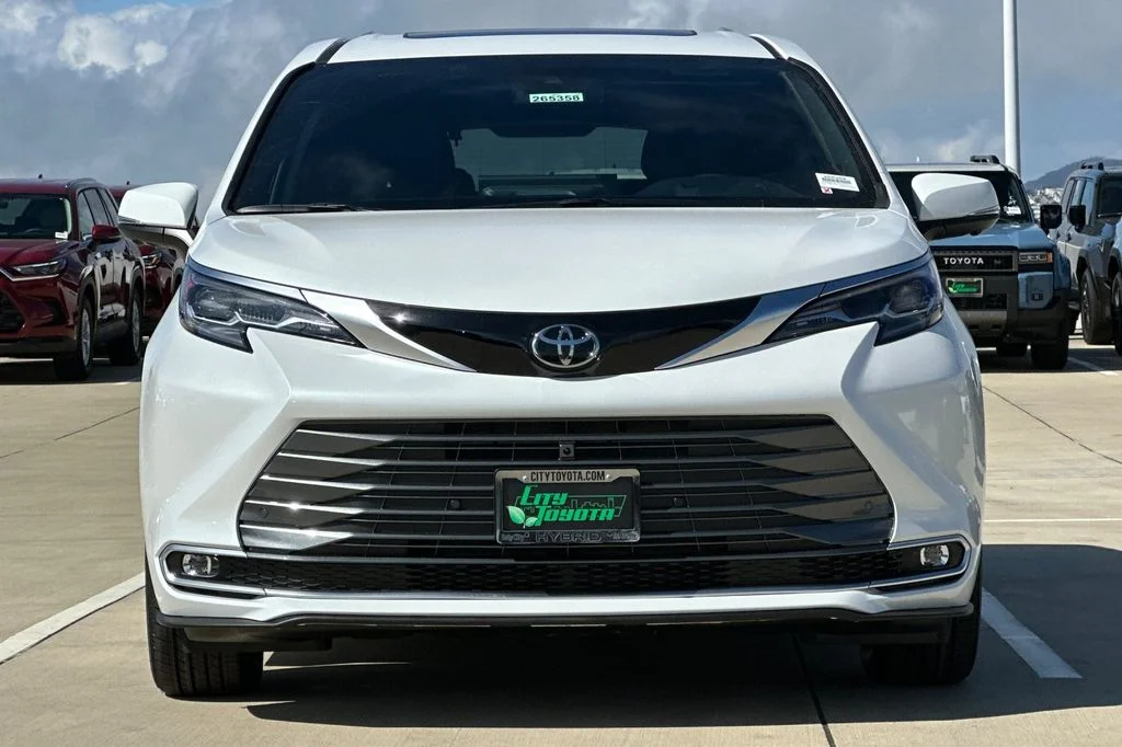 New 2026 Wind Chill Pearl <sup>1</sup> Toyota  Platinum image 9