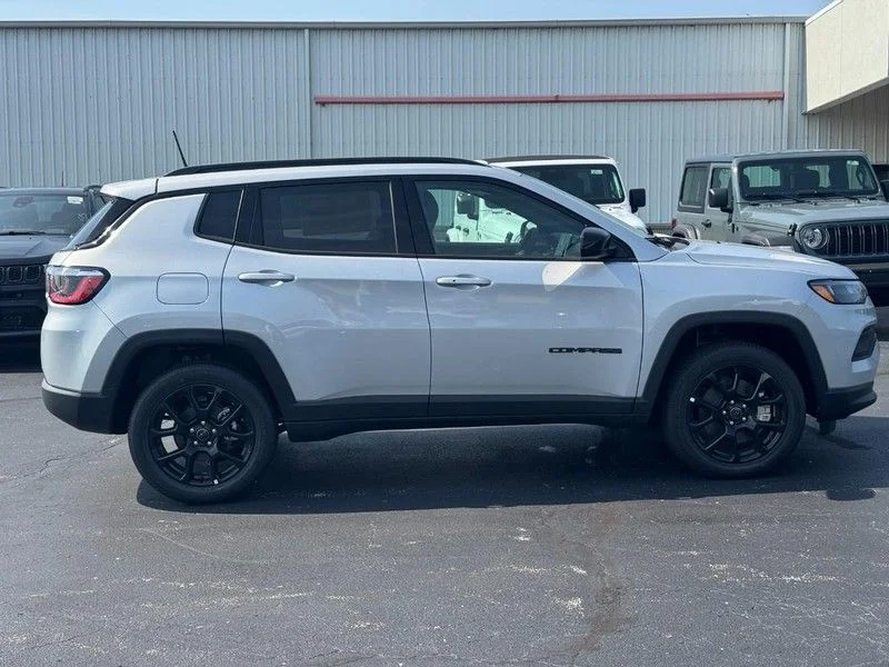 New 2026 Silver Zynith Metallic Clear-Coat Exterior Paint Jeep Latitude image 2