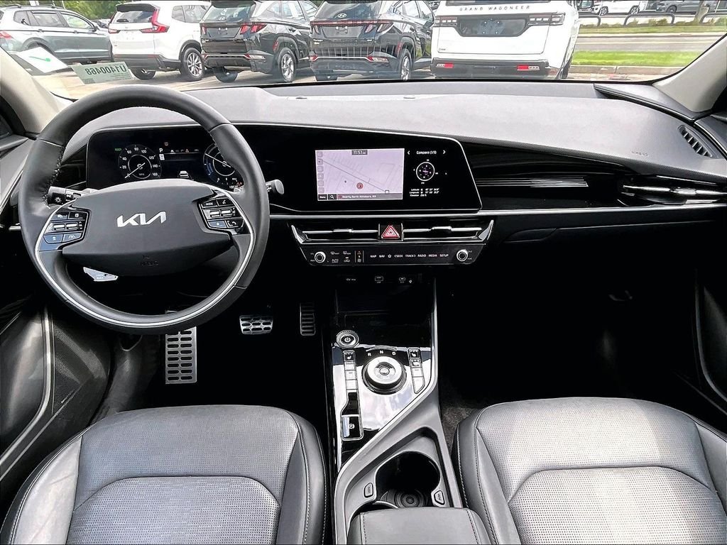Used 2023 White Kia Wave image 21