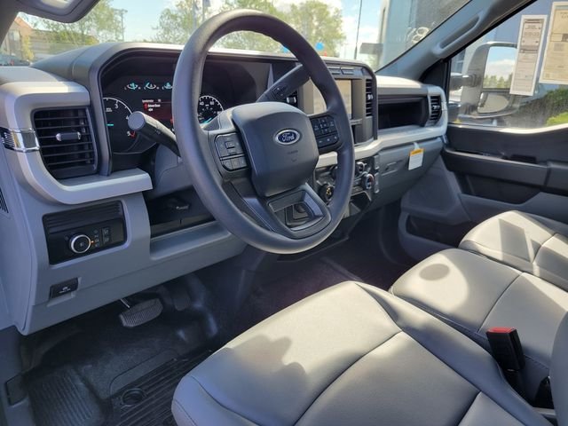 New 2024 Oxford White Ford F-450® XL image 32