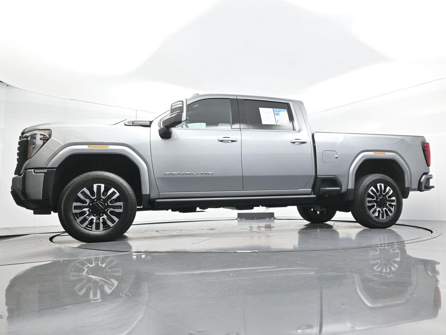 Used 2025 Sterling Metallic GMC Denali Ultimate image 47