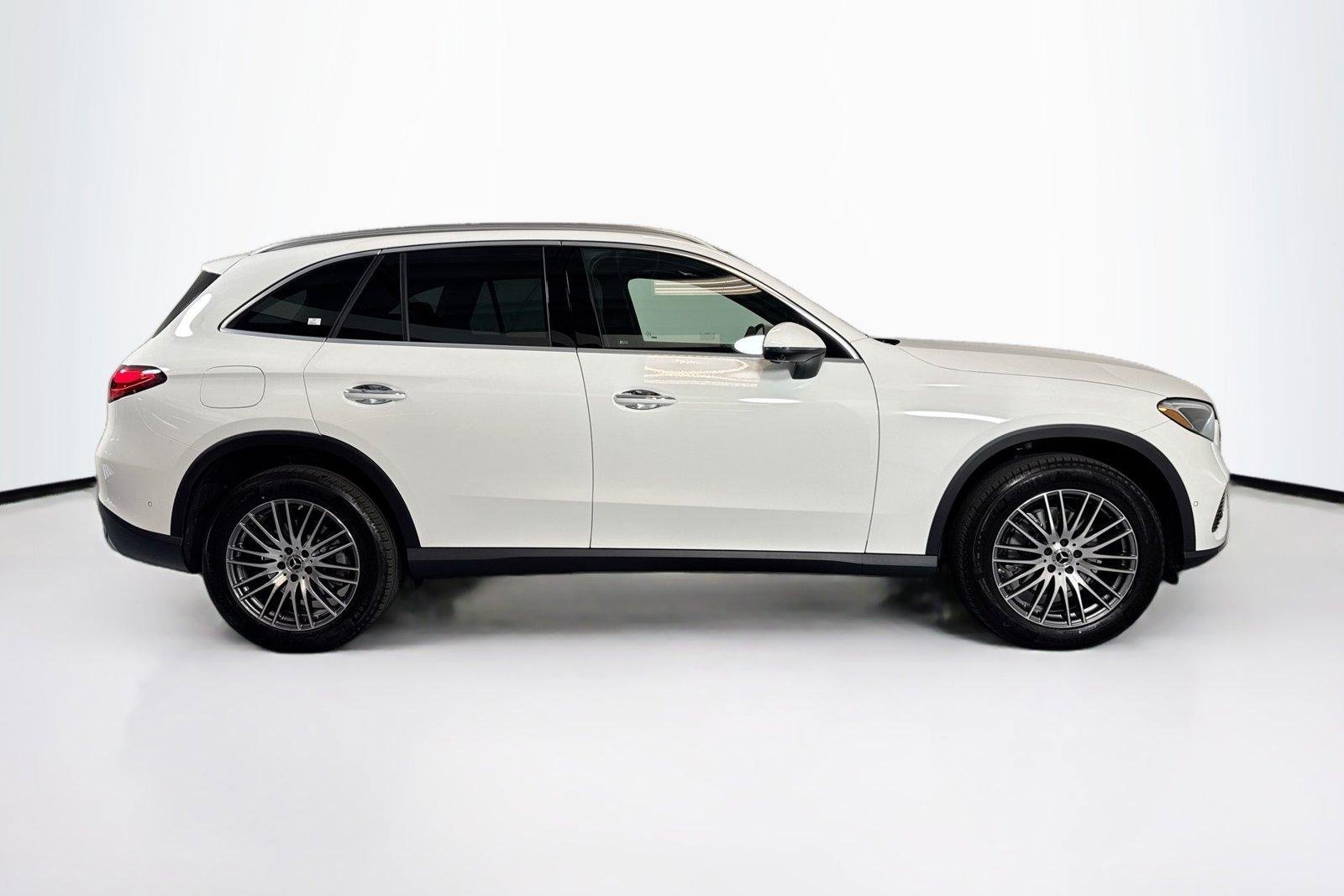 New 2026 Polar White Mercedes-Benz GLC 300 image 4