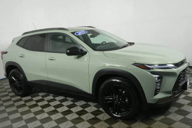 Used 2025 Green Chevrolet ACTIV image 2