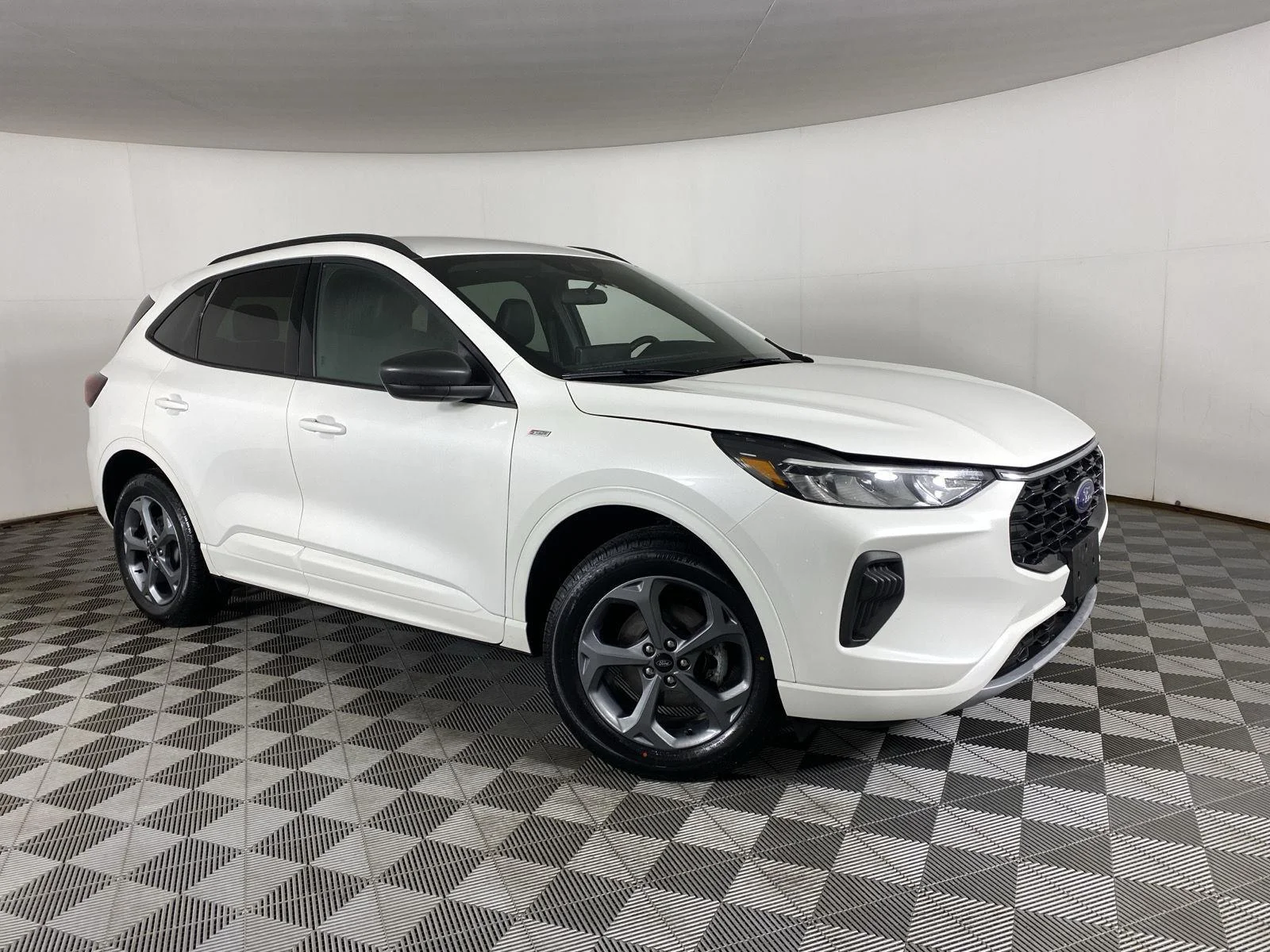Used 2024 Star White Metallic Tri-Coat Ford ST-Line image 11
