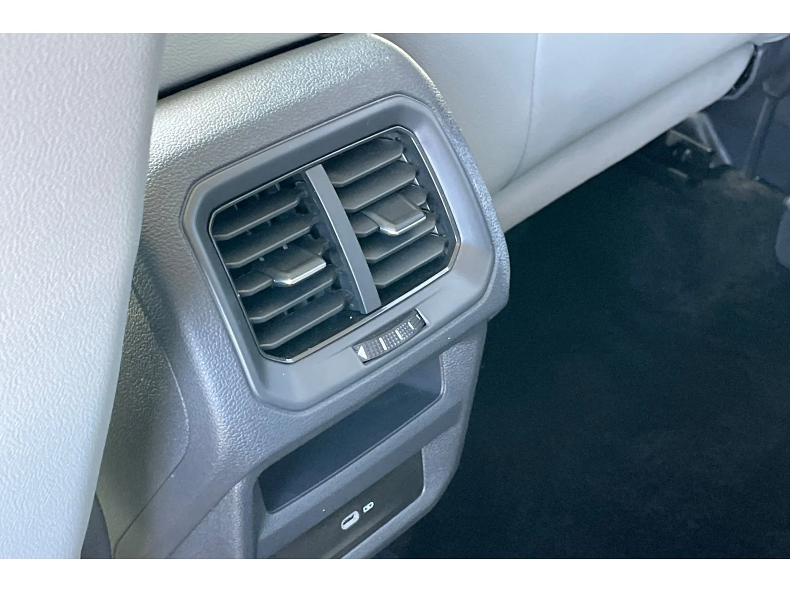 Used 2023 Pure White Volkswagen SE image 37