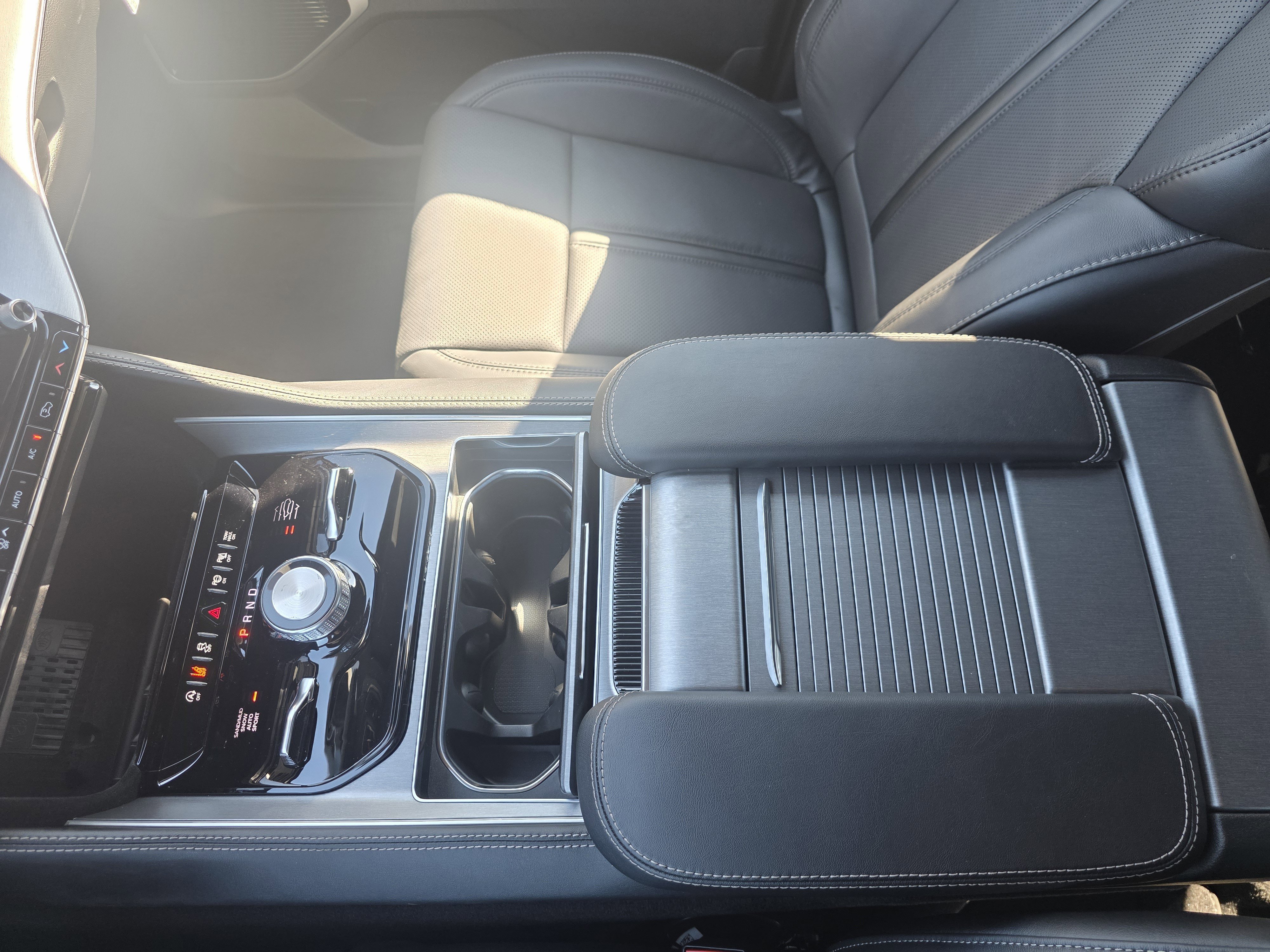 New 2026 Baltic-Gray Metallic Clear-Coat Exterior Paint Jeep Limited Reserve image 29