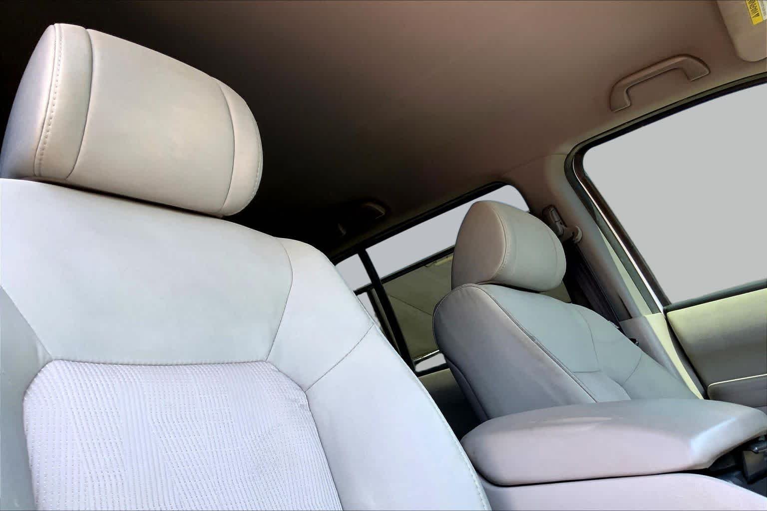 Used 2013 Alabaster Silver Metallic Honda EX image 13