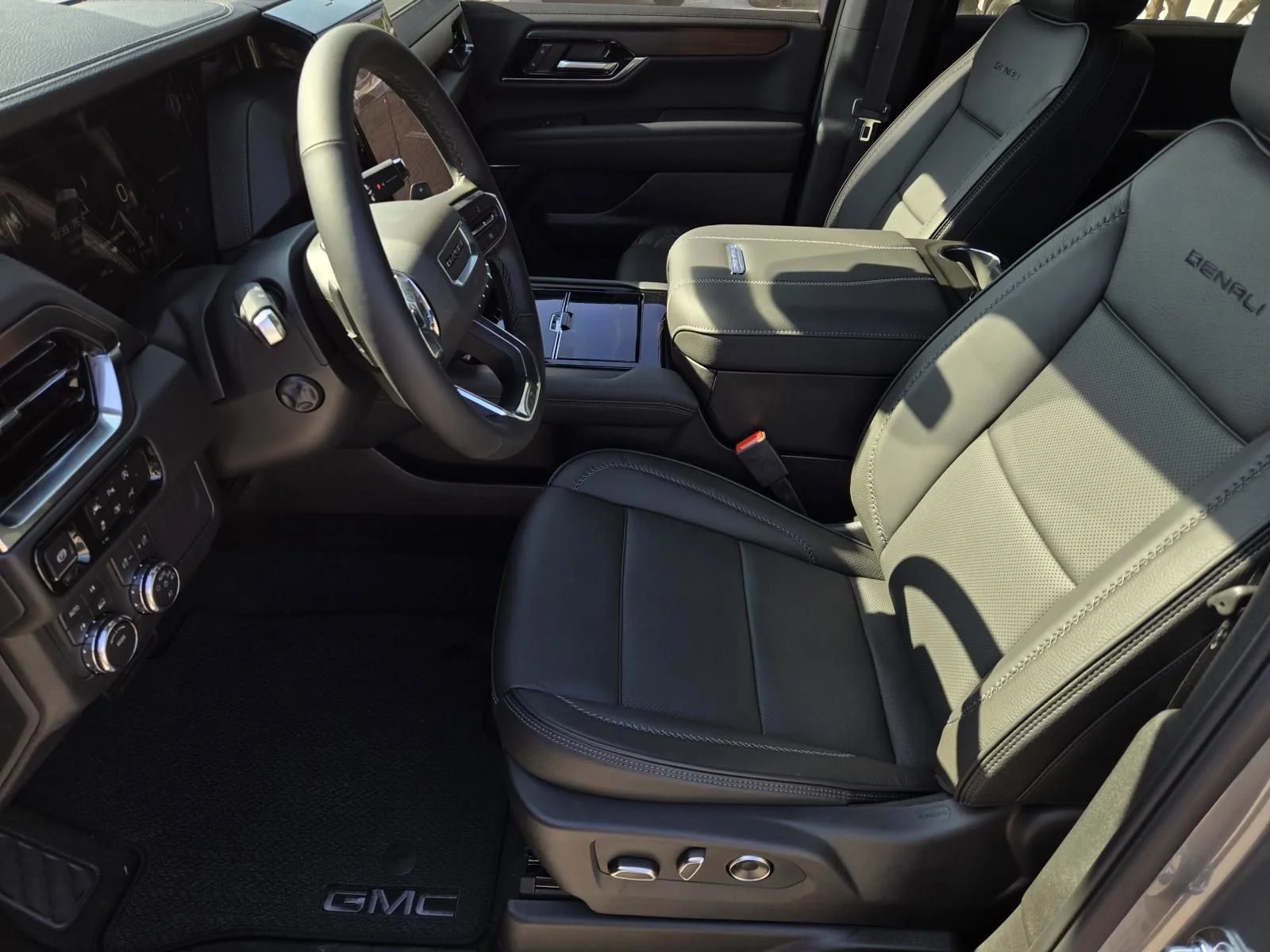 2026 GMC Yukon XL Denali - Photo 9