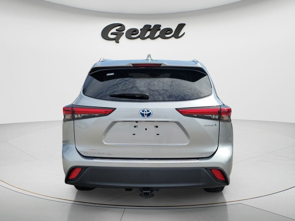 Certified Used 2022 Silver Toyota XLE image 6