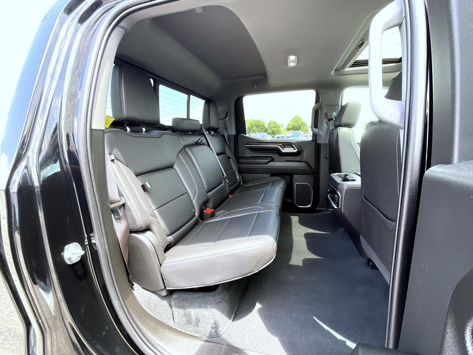 Used 2023 Black GMC SLT image 18