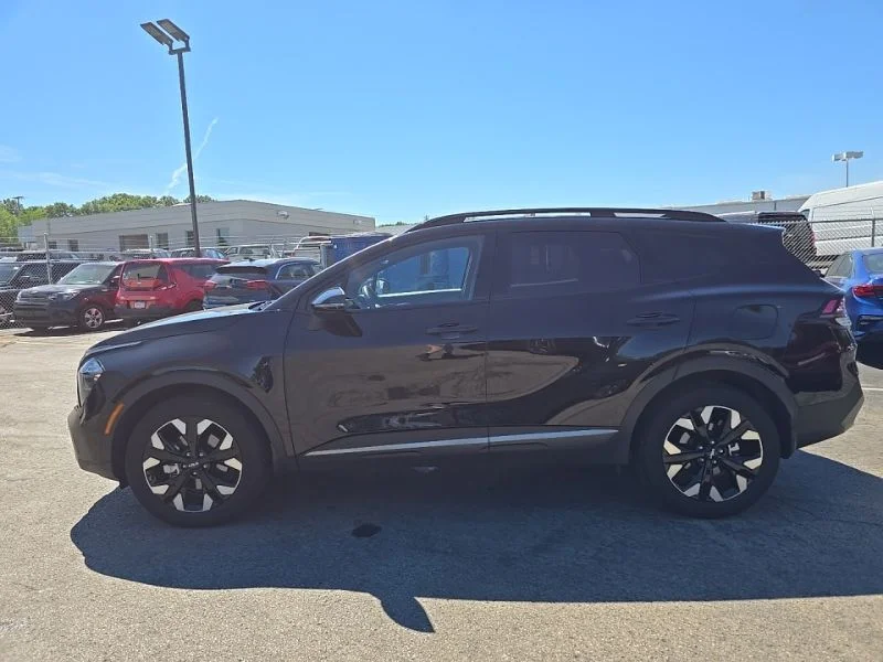 Used 2023 Black Kia X-Line image 4