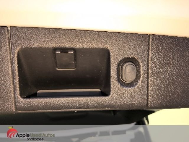 Used 2016 White Chevrolet LTZ image 10