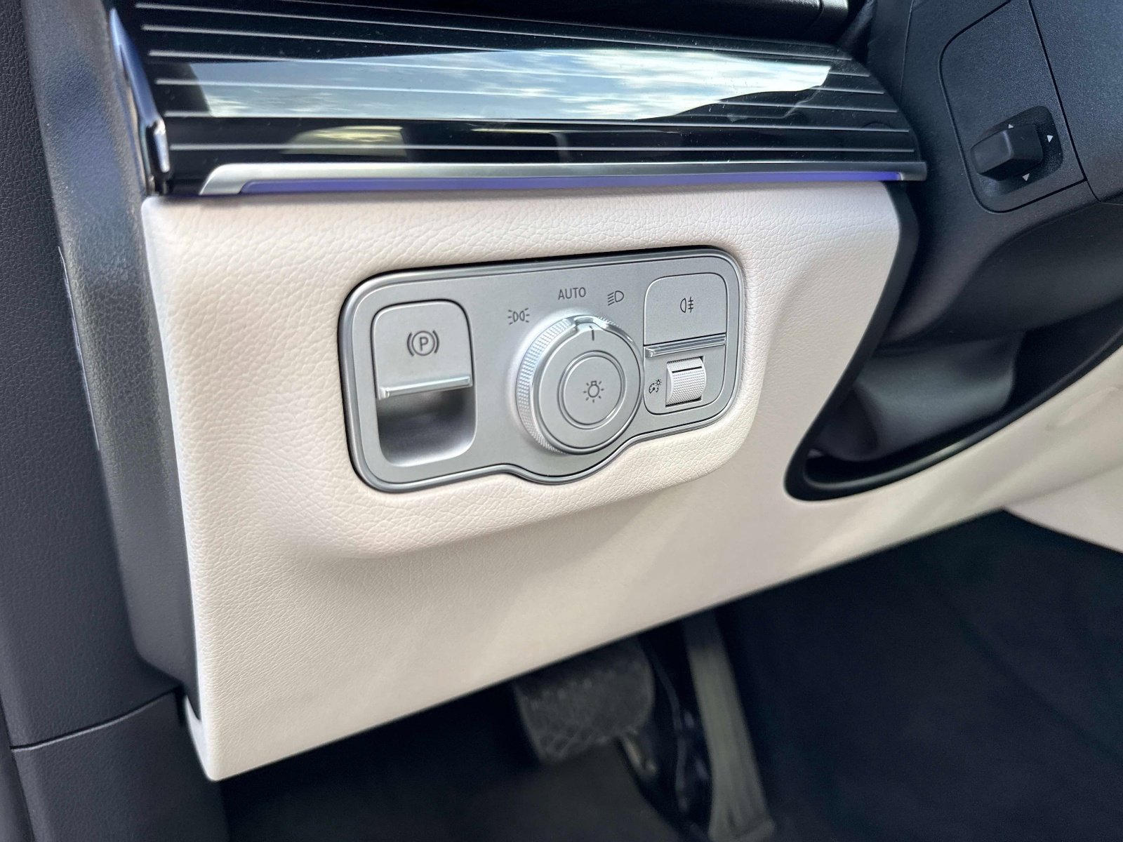 New 2026 Polar White Mercedes-Benz 350 4MATIC® SUV image 21