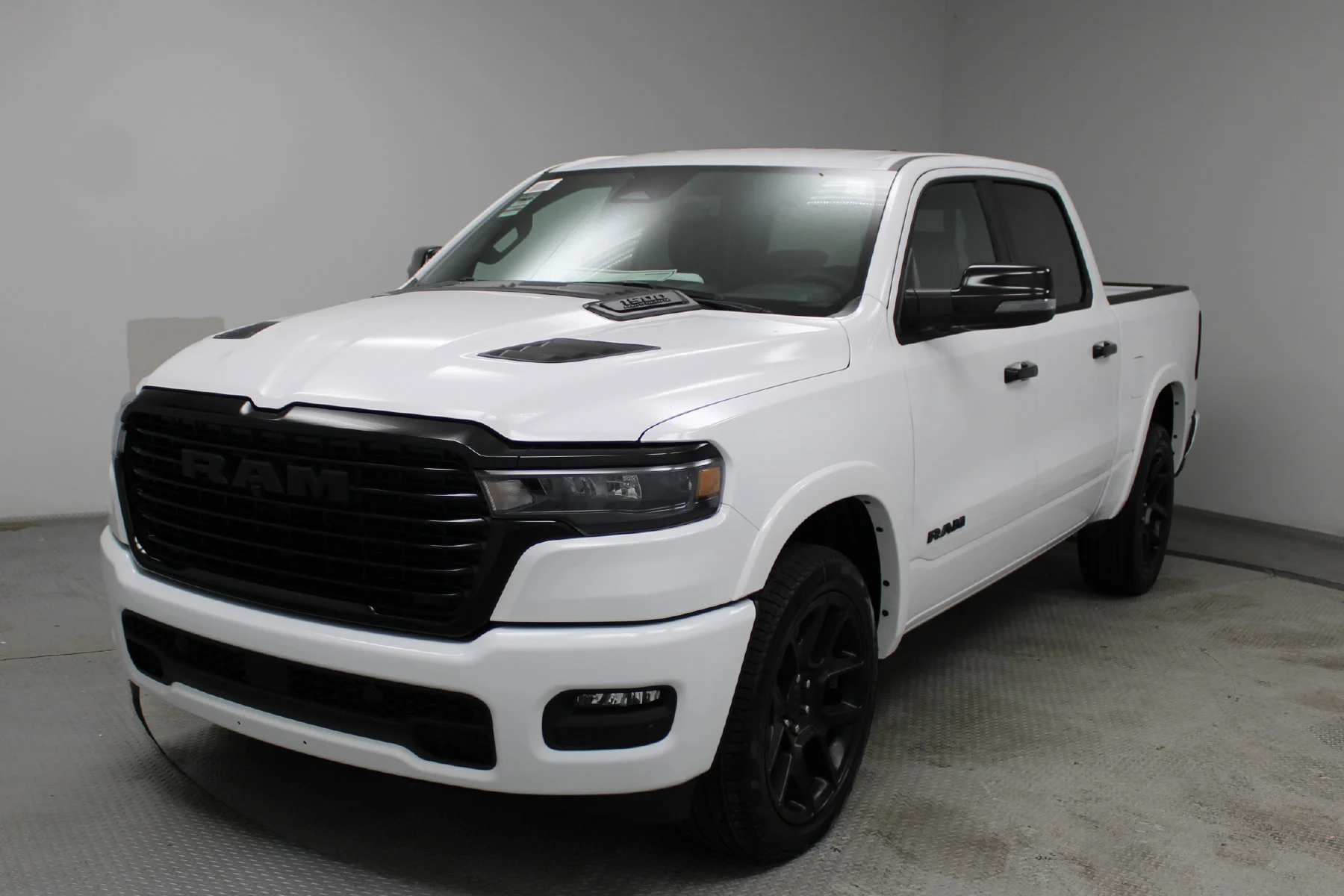 New 2026 Bright White Clear-Coat Exterior Paint RAM Laramie 4x4 Crew Cab image 23
