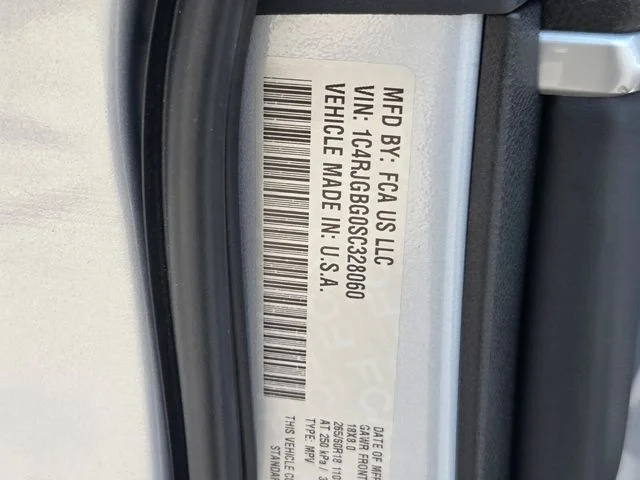 Used 2025 Silver Jeep Limited image 35