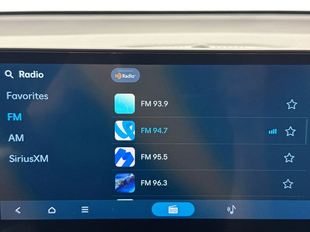 Used 2025 Blue Hyundai SEL image 15