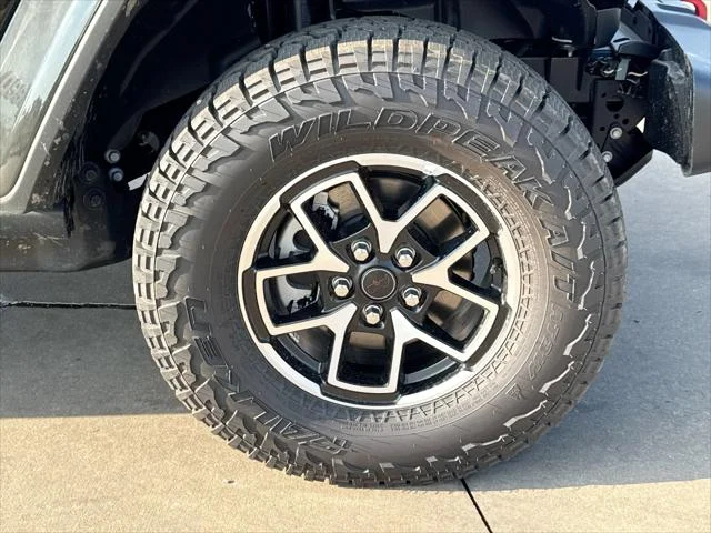 New 2026 Black Clear-Coat Exterior Paint Jeep Rubicon image 10