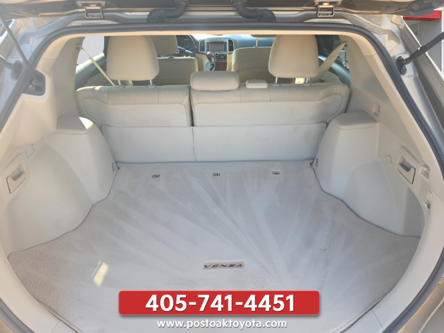 Used 2013 Gold Toyota LE image 25