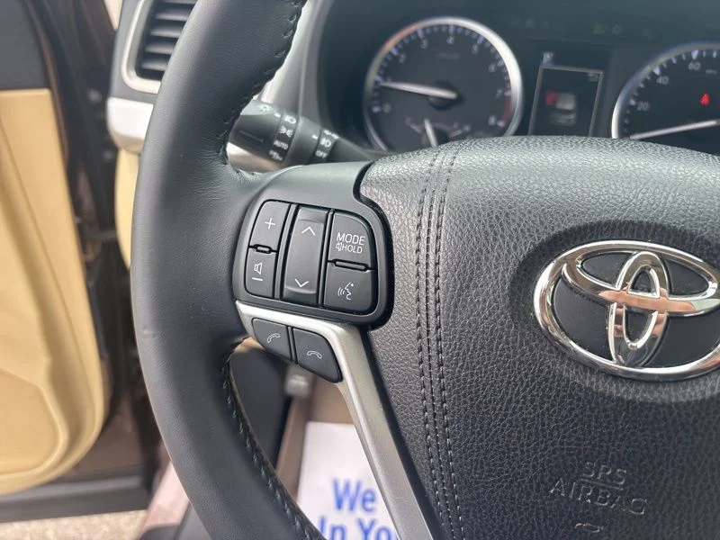 Used 2017 Brown Toyota Limited image 37