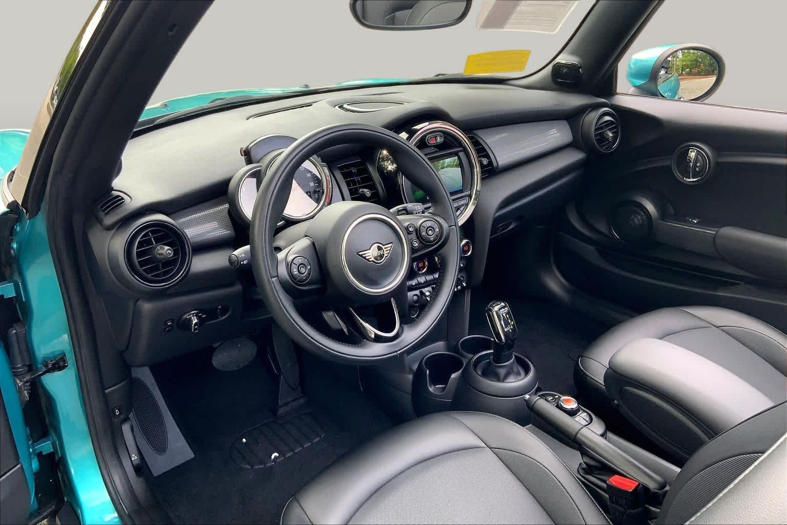 Used 2020 Caribbean Aqua Metallic MINI Cooper image 17