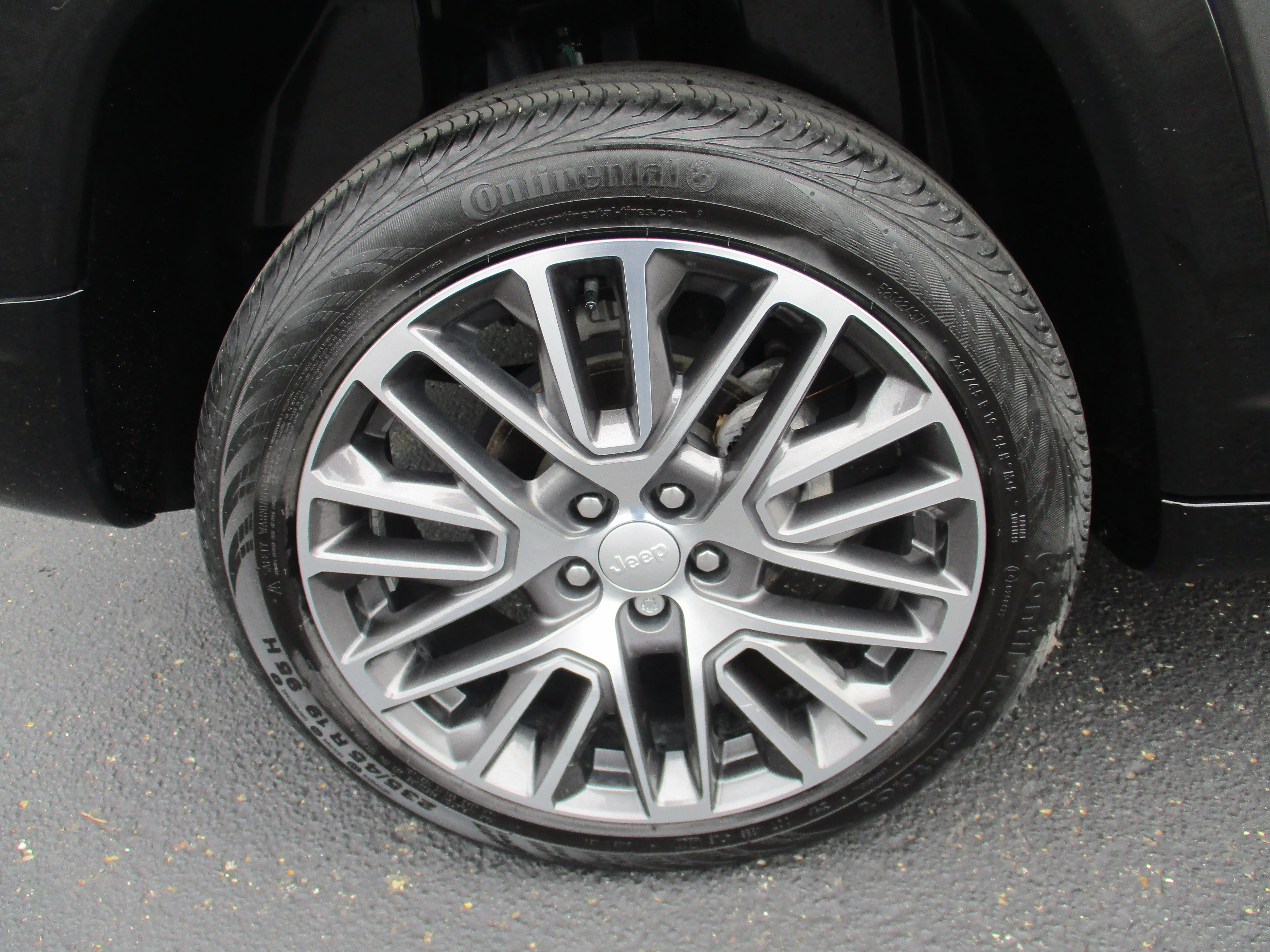 Used 2023 Granite Crystal Metallic Clearcoat Jeep Limited image 48