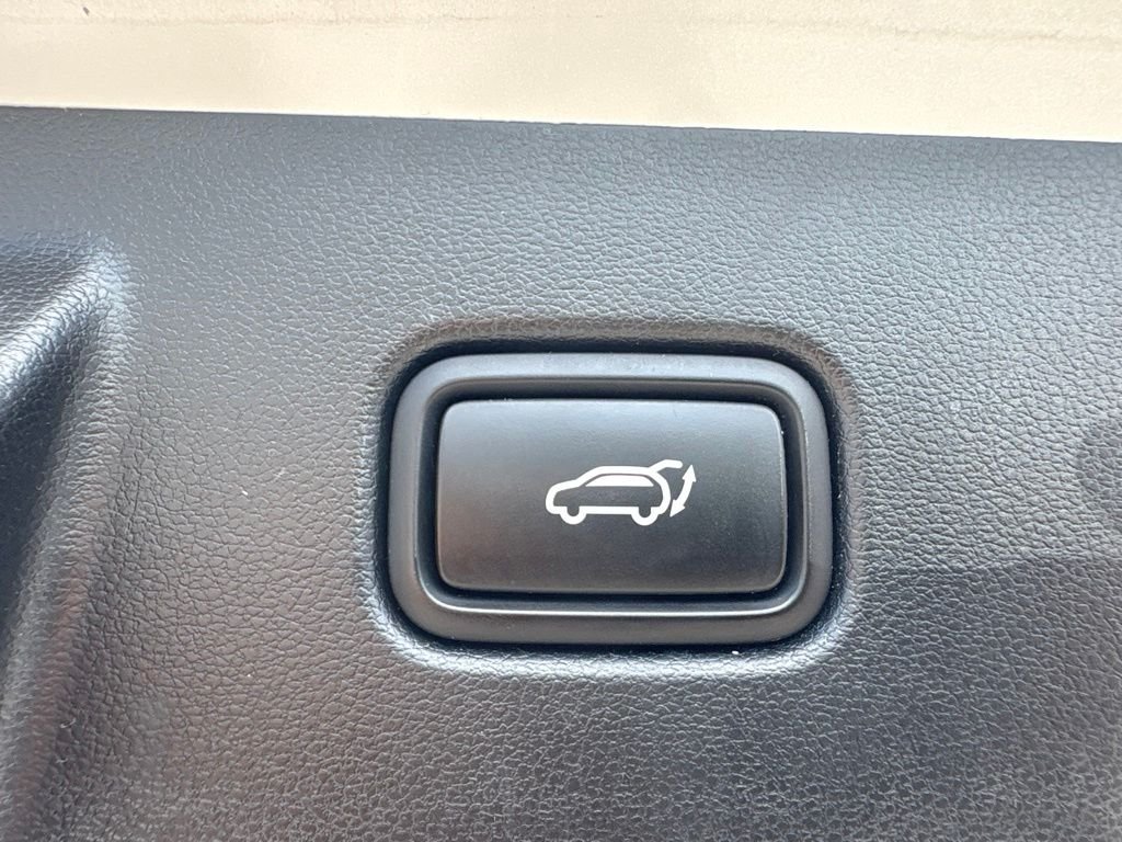 Used 2023 Silver Hyundai SEL image 14